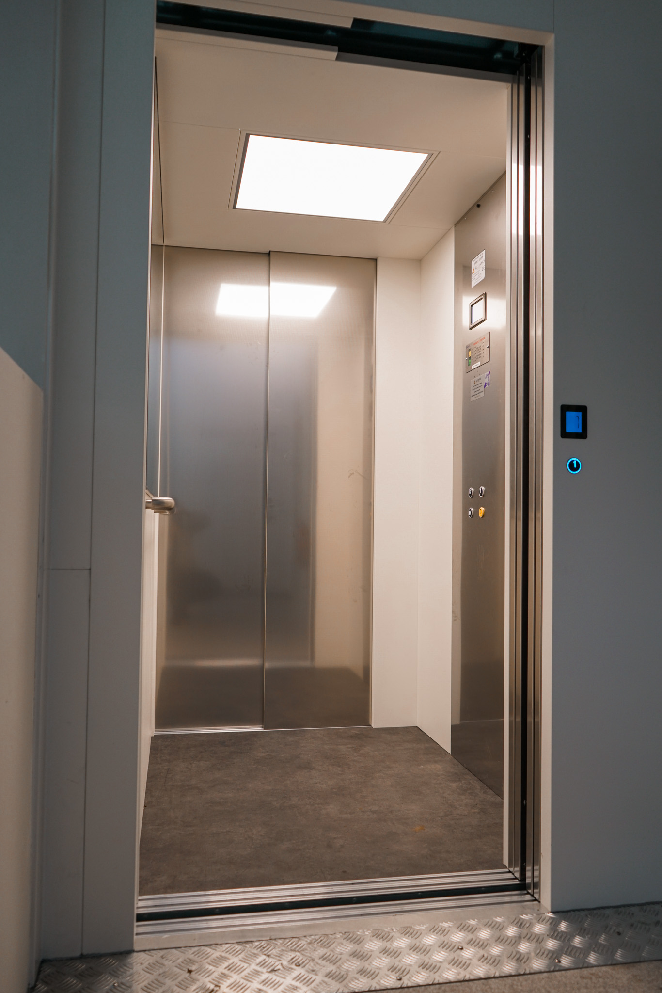 Elite Cabin Lift at MERL Building – University of Reading – photo 7