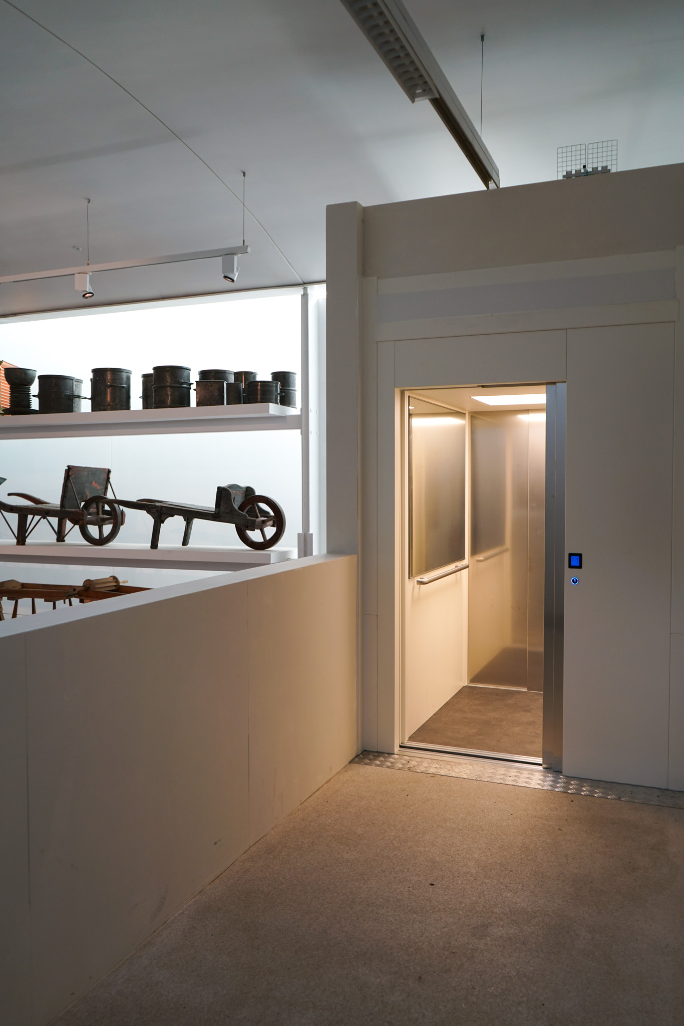 Elite Cabin Lift at MERL Building – University of Reading – photo 9