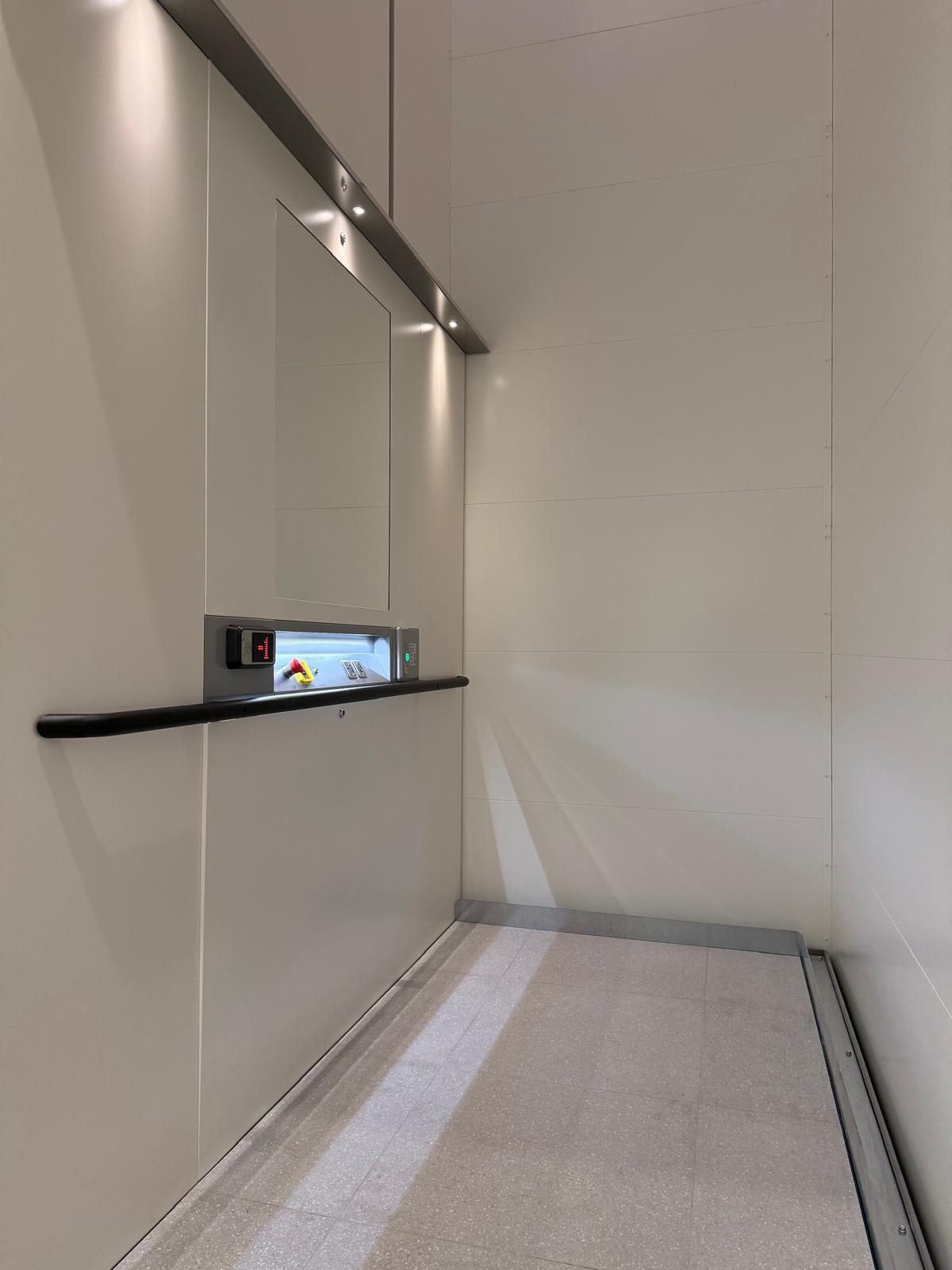 Heavy-Duty Platform Lift at ArtSpace Café, London – photo 7