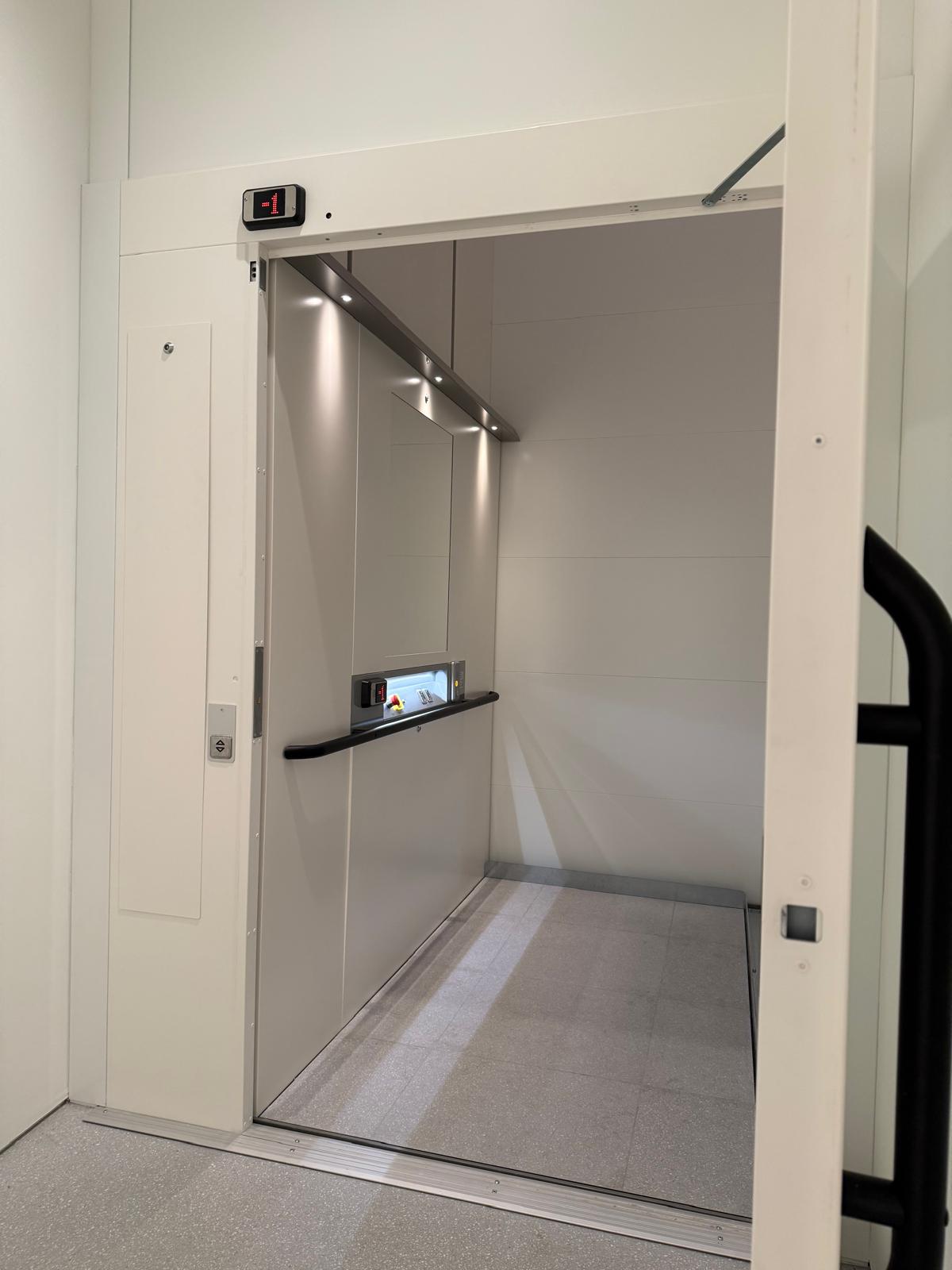 Heavy-Duty Platform Lift at ArtSpace Café, London – photo 9