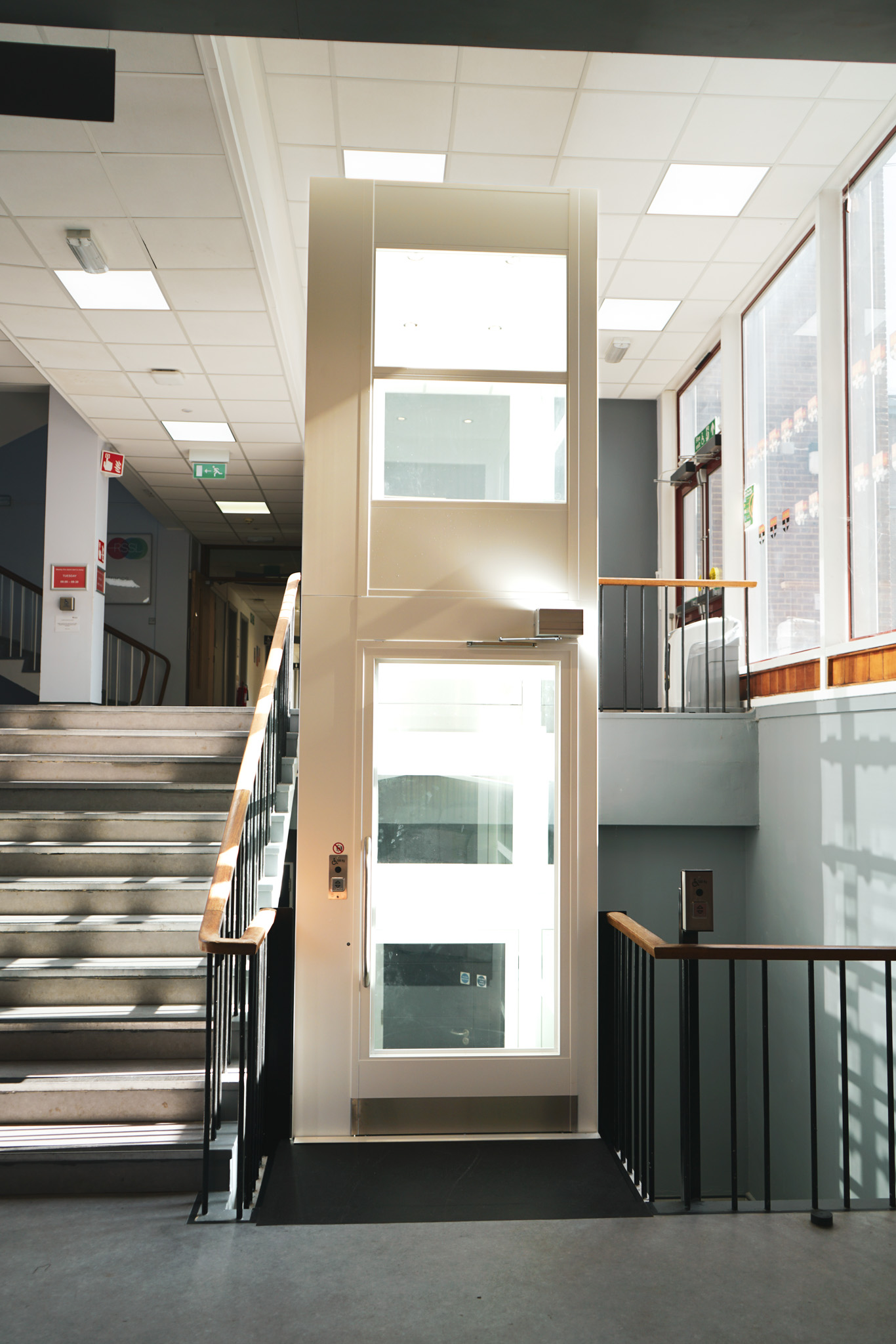 Chain-Driven Platform Lift at J.J. Thomson – University of Reading – photo 7