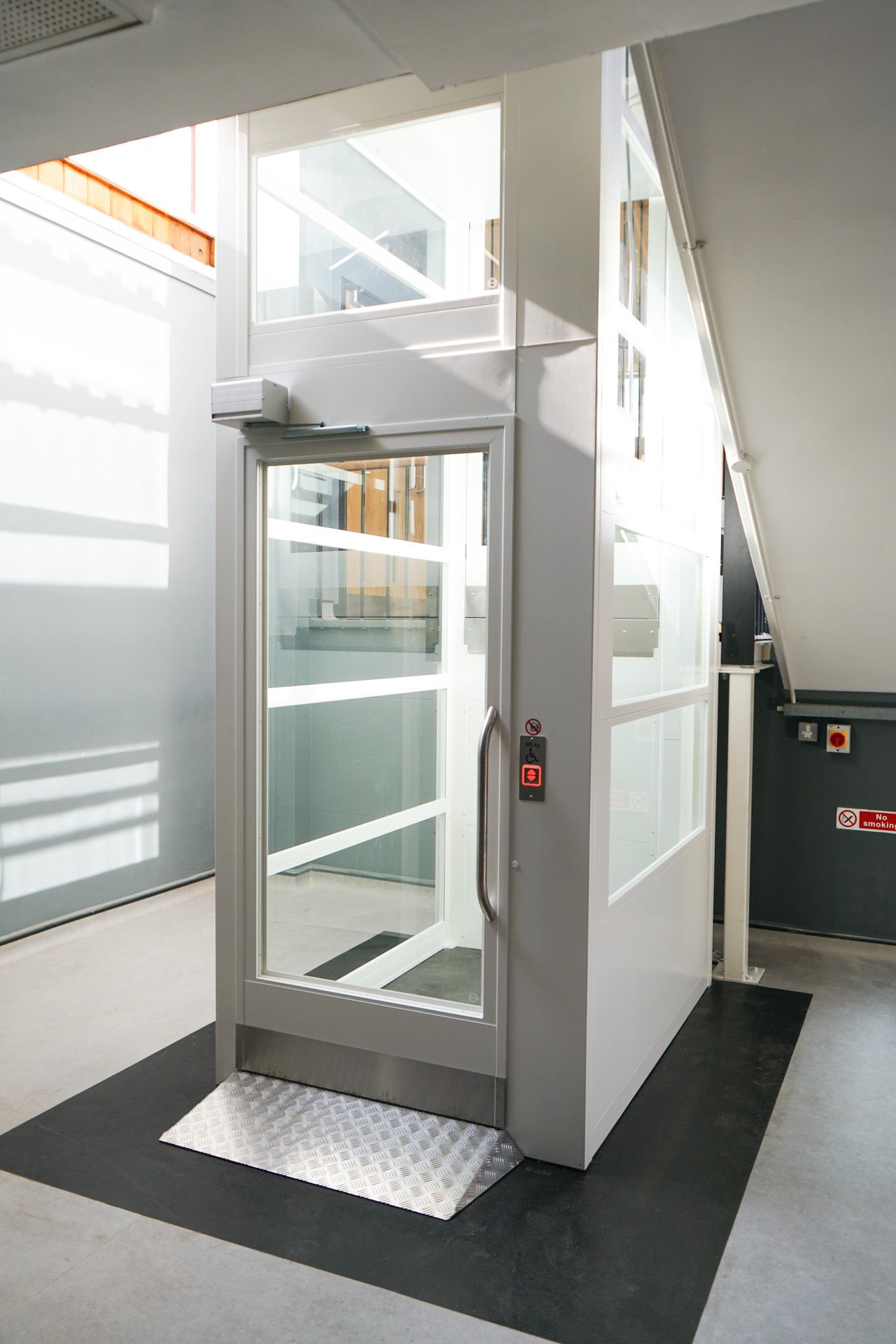 Chain-Driven Platform Lift at J.J. Thomson – University of Reading – photo 9