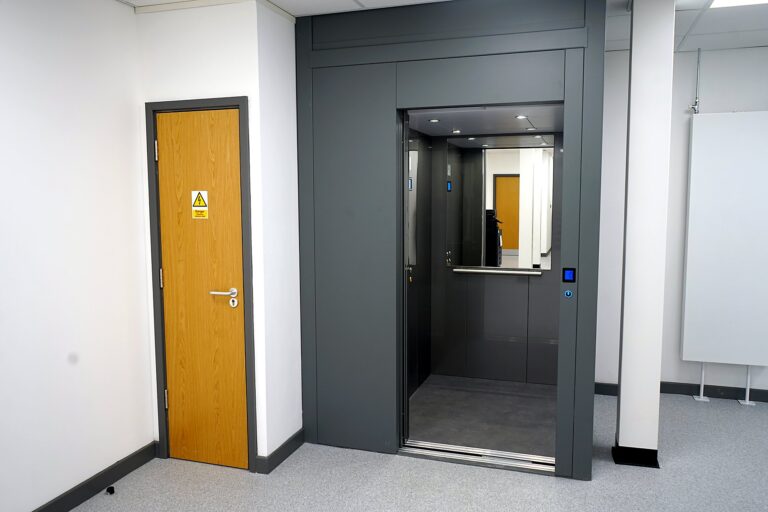 Further education college, Derbyshire