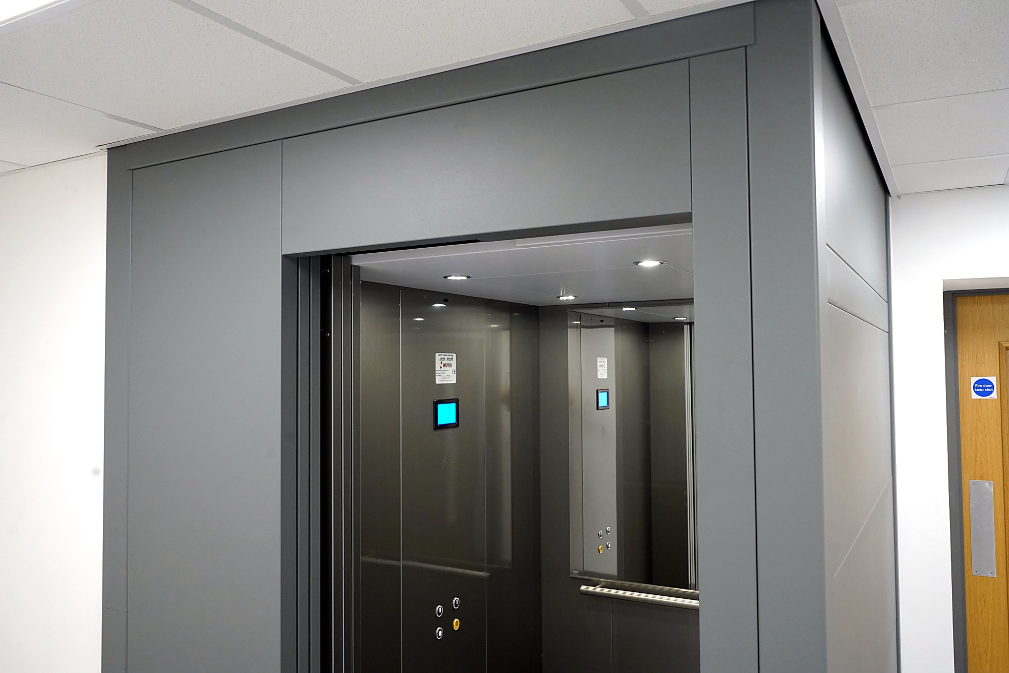 Elite Cabin Lift at Further education college, Derbyshire, Chesterfield – photo 4