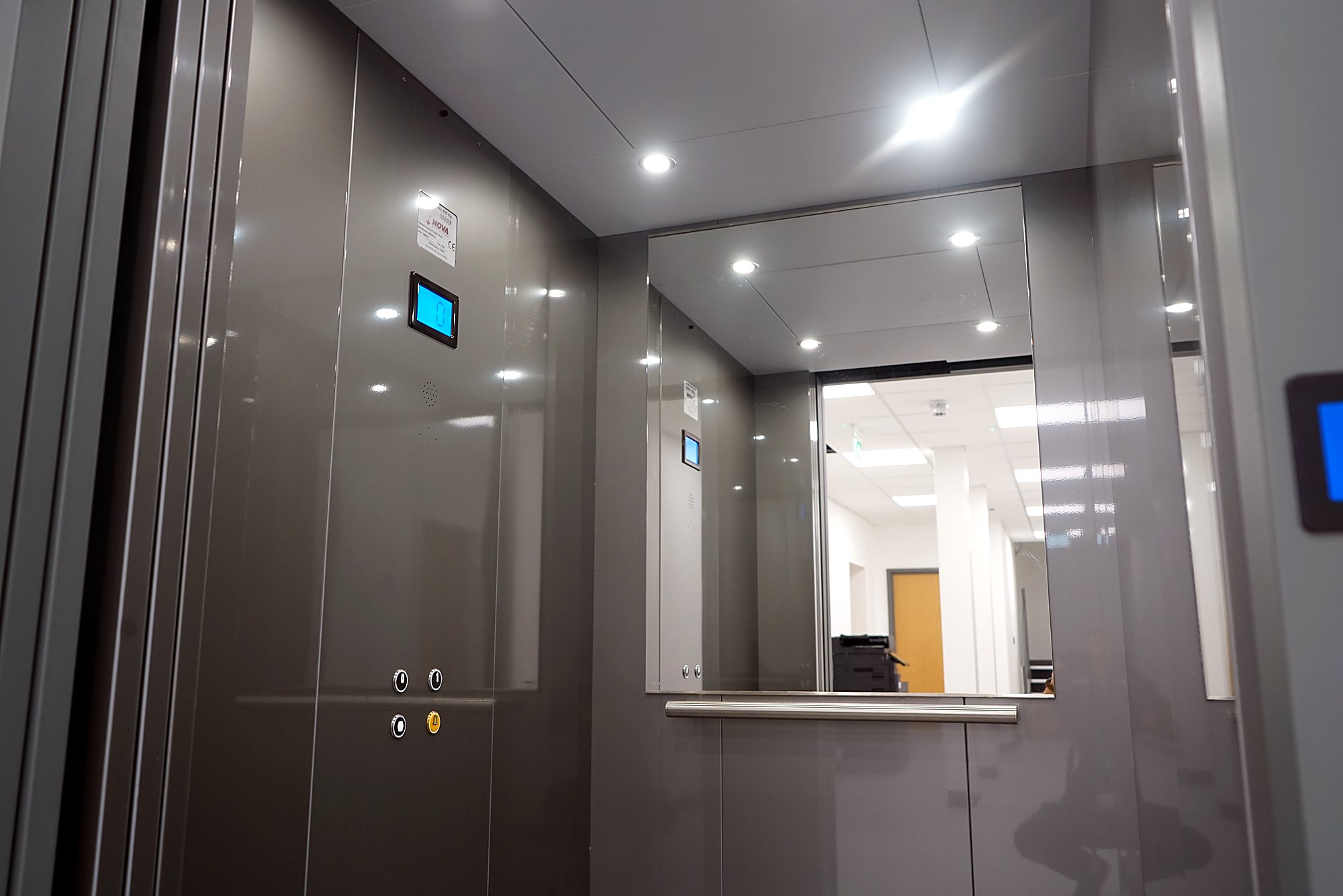 Elite Cabin Lift at Further education college, Derbyshire, Chesterfield – photo 5