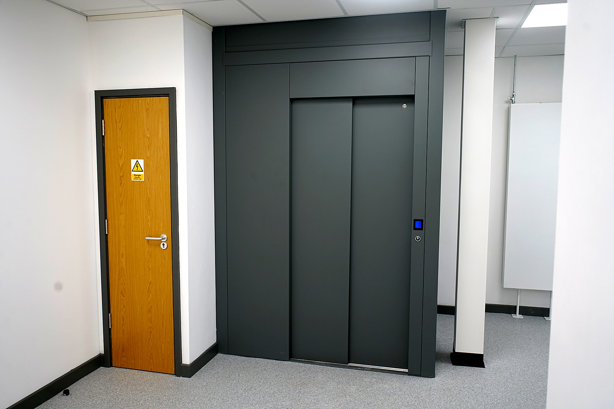 Elite Cabin Lift at Further education college, Derbyshire, Chesterfield – photo 6