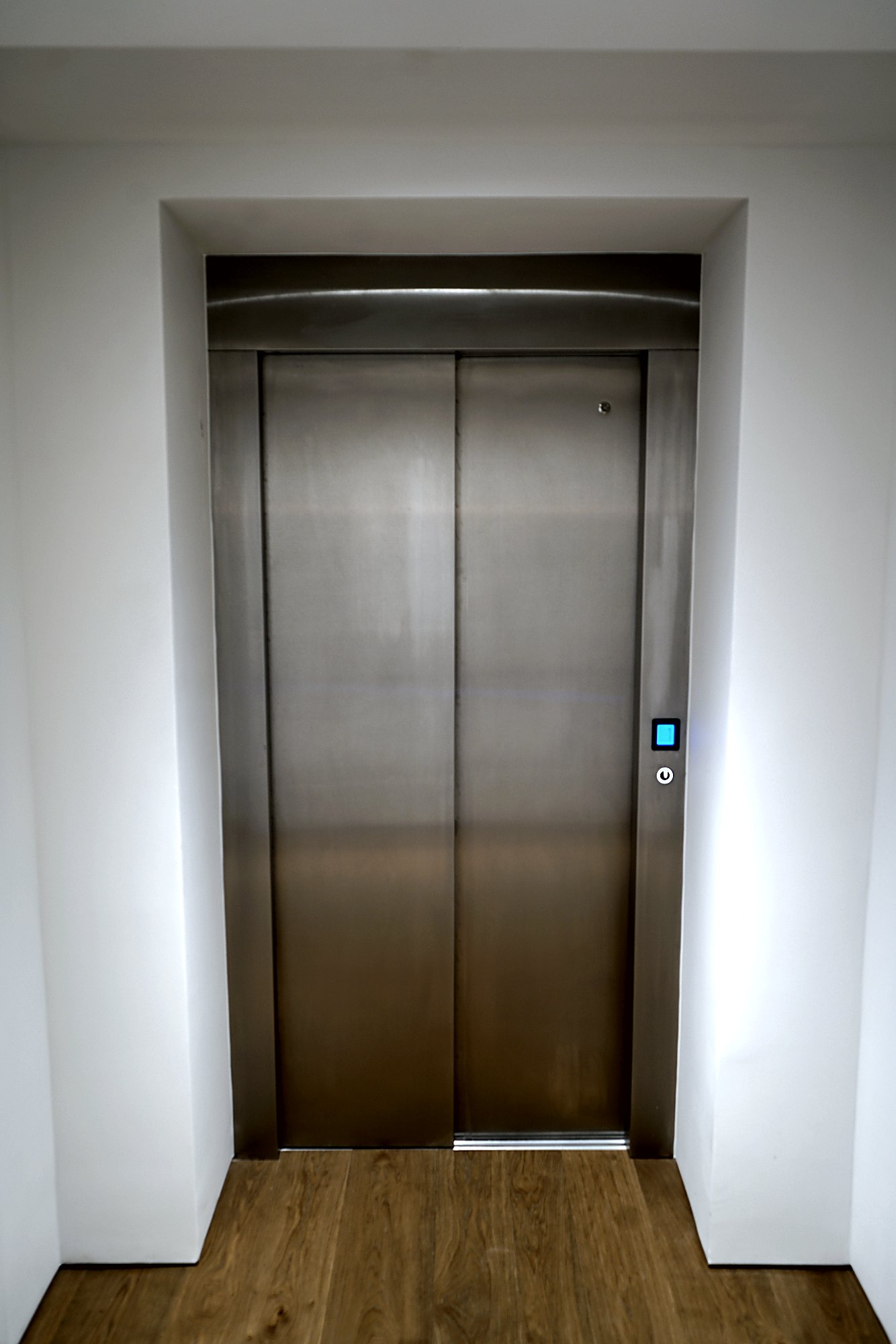 Elite Cabin Lift at Art gallery, Mayfair, London – photo 4