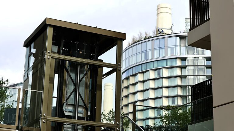 Courtyard lift, Battersea