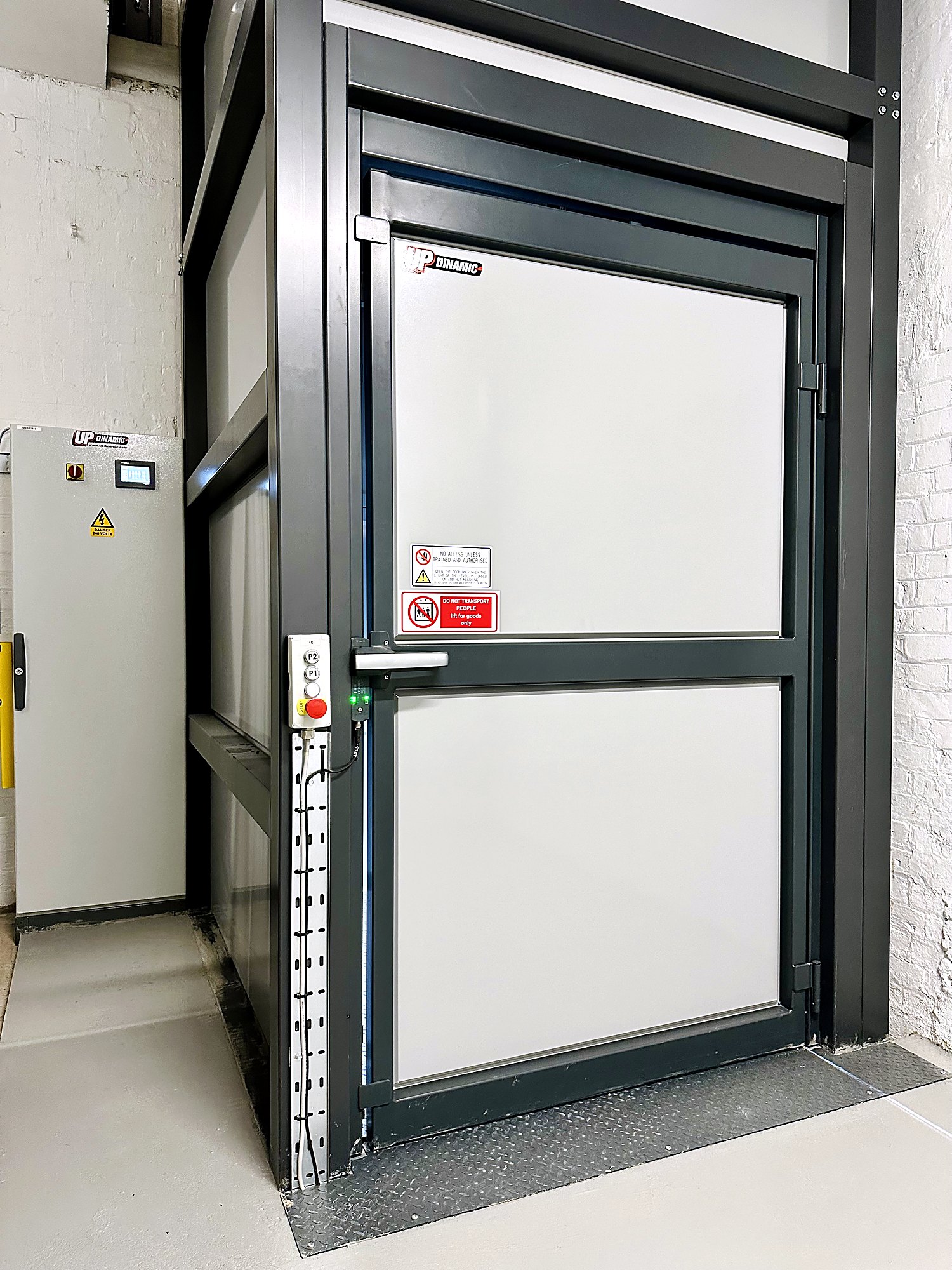 Hydraulic Goods Lift at Commercial building, City of London – photo 4