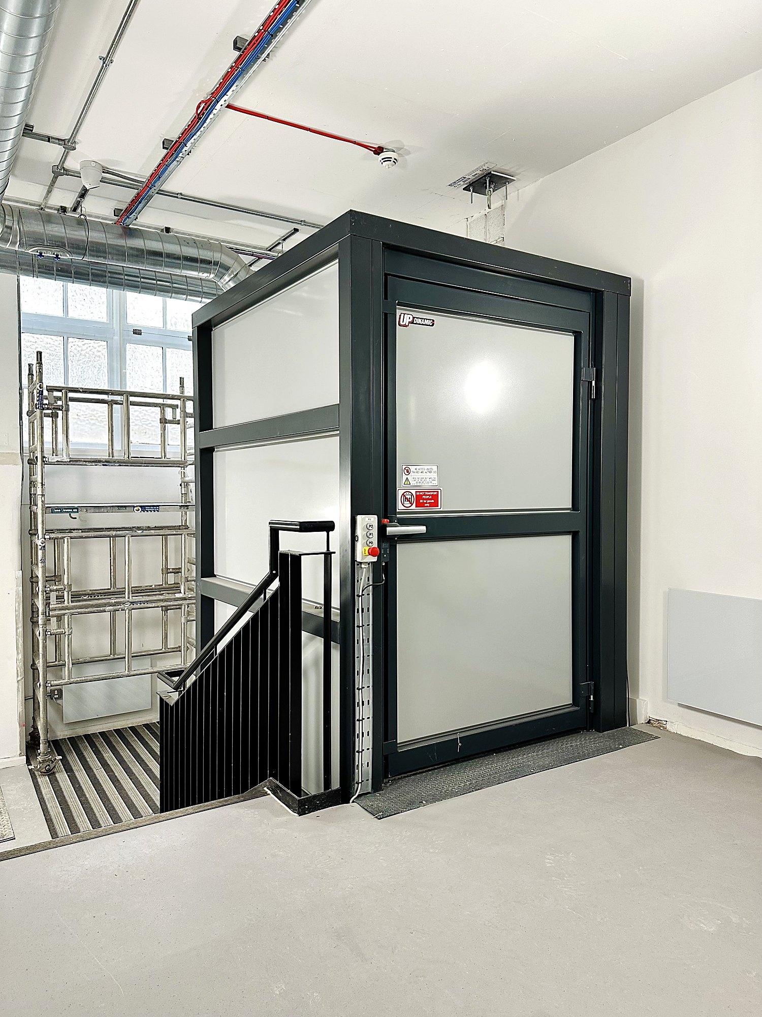 Hydraulic Goods Lift at Commercial building, City of London – photo 5