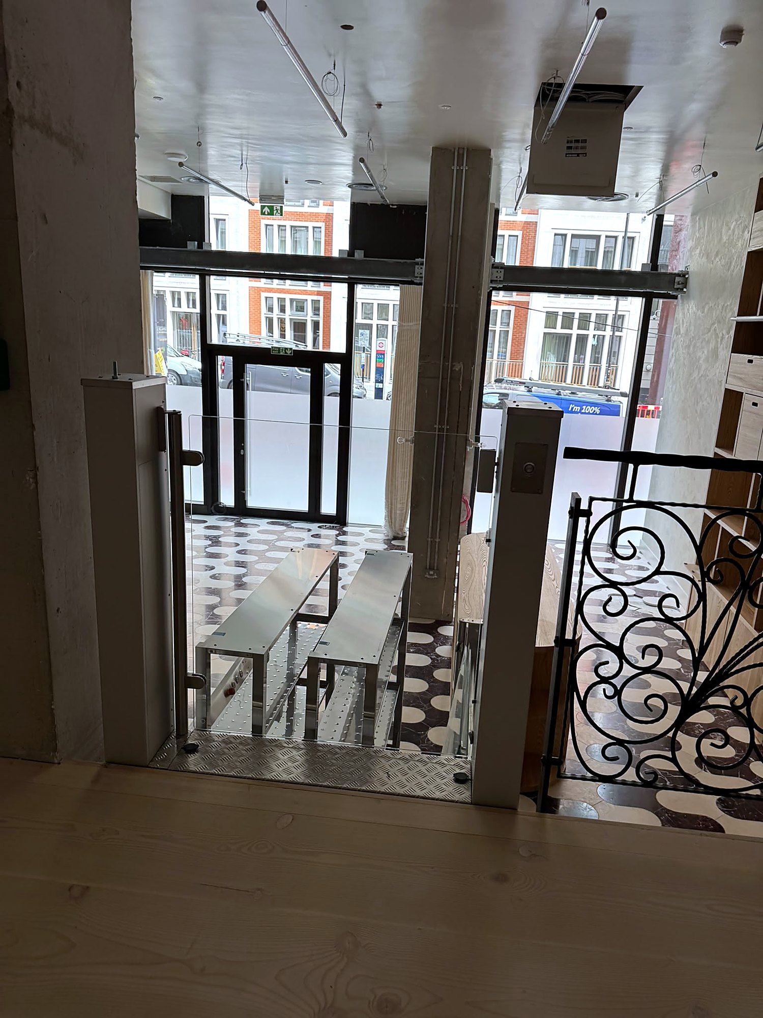 Open Platform Lift at Retail unit, central London – photo 4