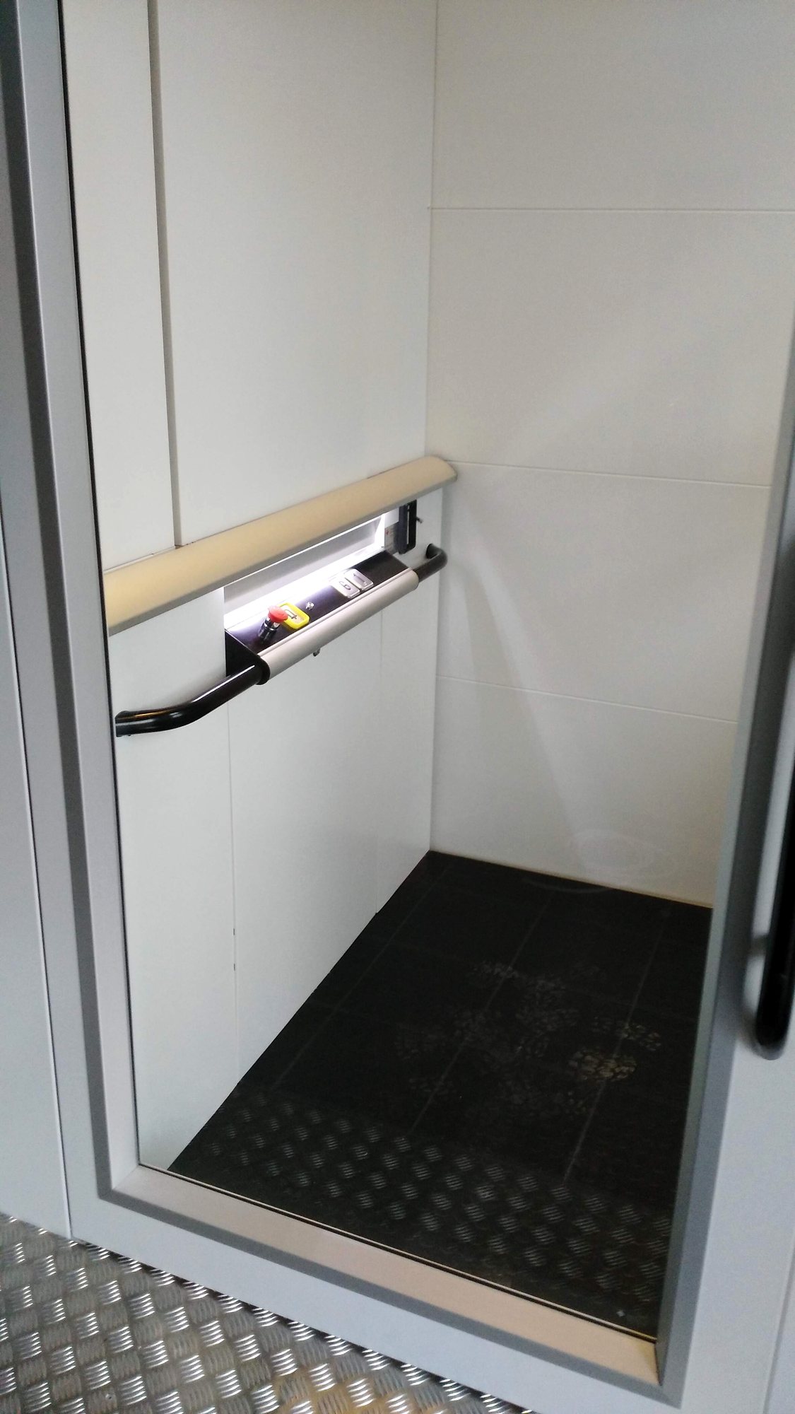 APL Screw-Driven Platform Lift installed by Alliance Platform Lifts