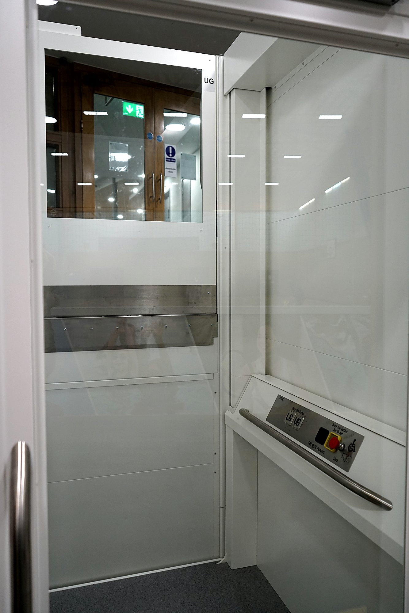 Chain-Driven Platform Lift at Leisure and tennis centre, Oxfordshire – photo 4