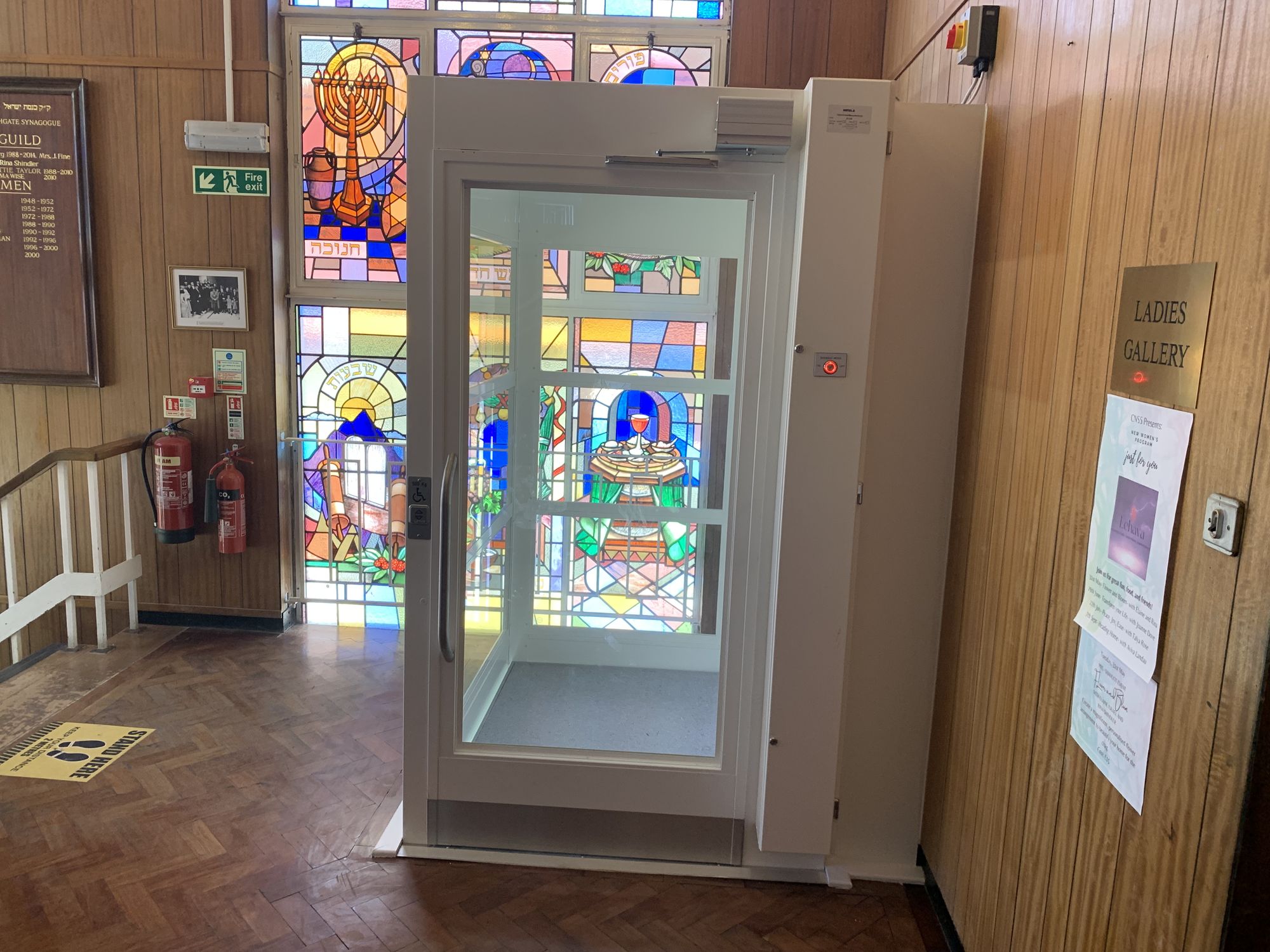 Traction Platform Lift at Cockfosters & Southgate Synagogue, North London – photo 4
