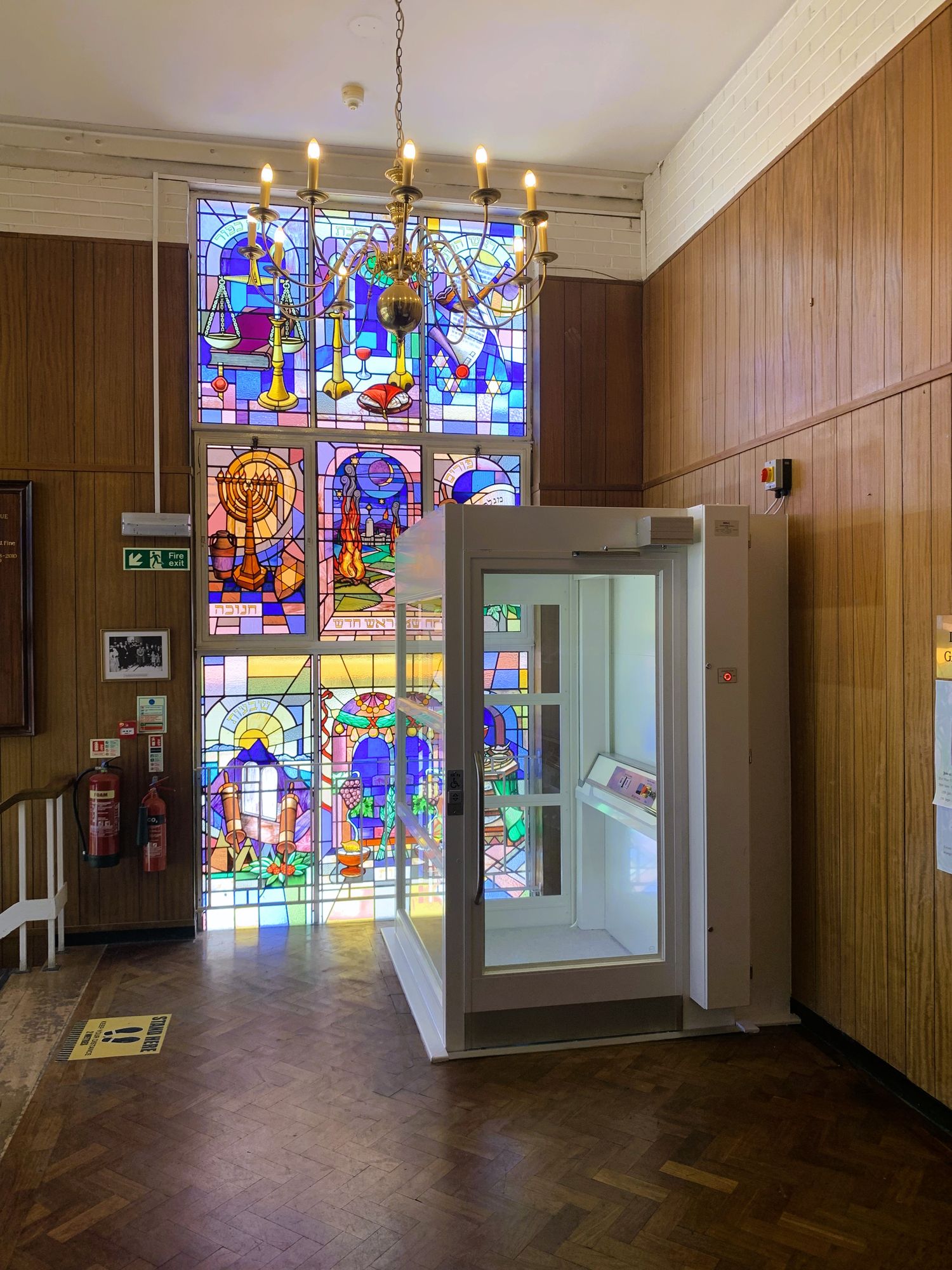 Traction Platform Lift at Cockfosters & Southgate Synagogue, North London – photo 5