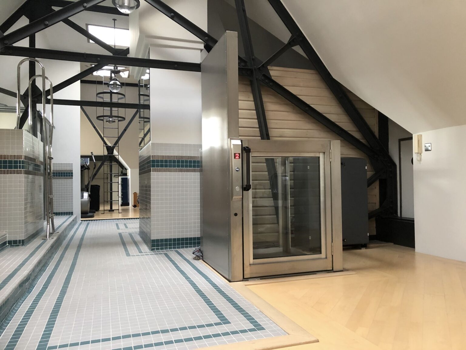 APL Hydraulic Platform Lift